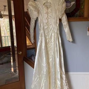 Beautiful Ivory Satin Vintage 1940 Wedding Dress with Veil
